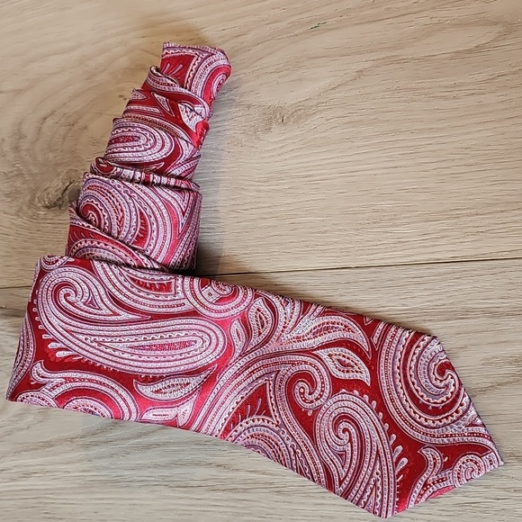 ARROW USA Red Paisley Silk Tie - Picture 4 of 11